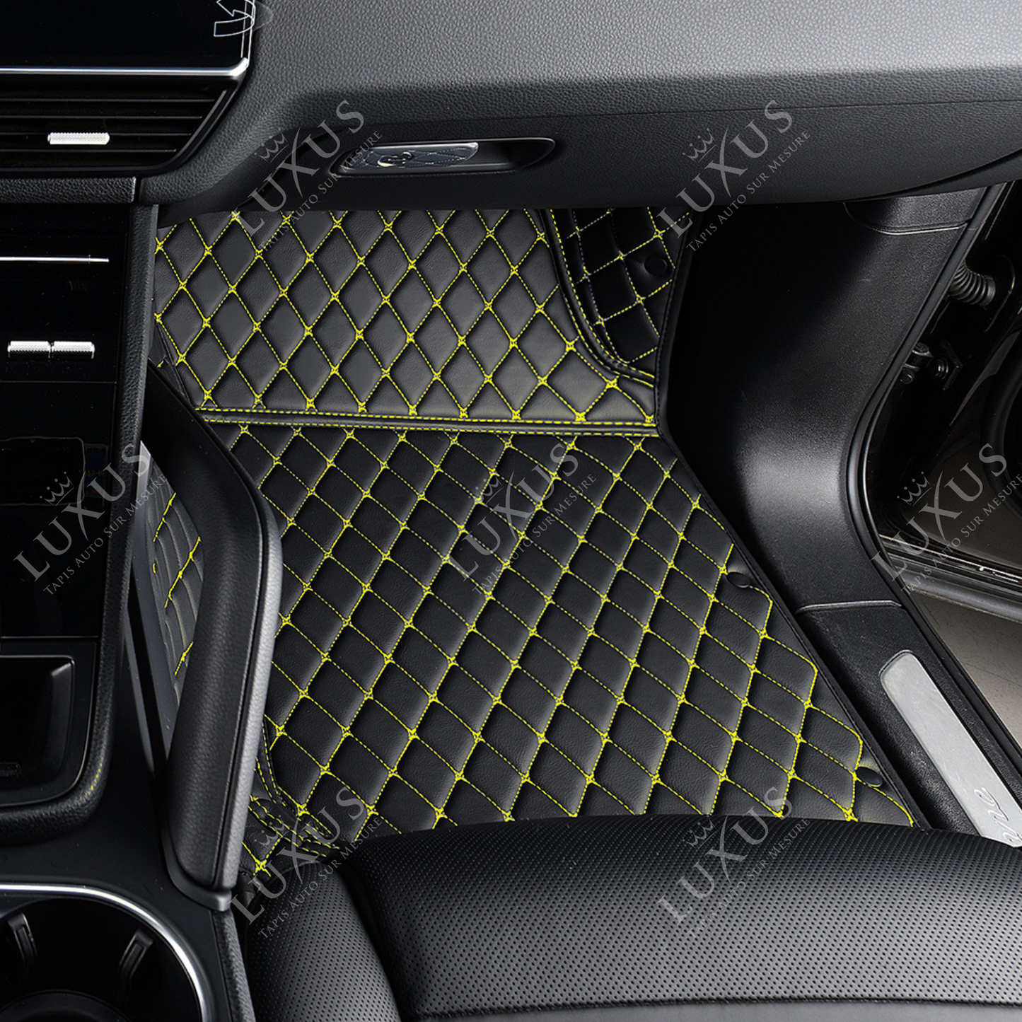 Tapis de Sol 3D Sur Mesure Premium Luxus – Motif Losange Noir avec Surpiqûres Jaunes