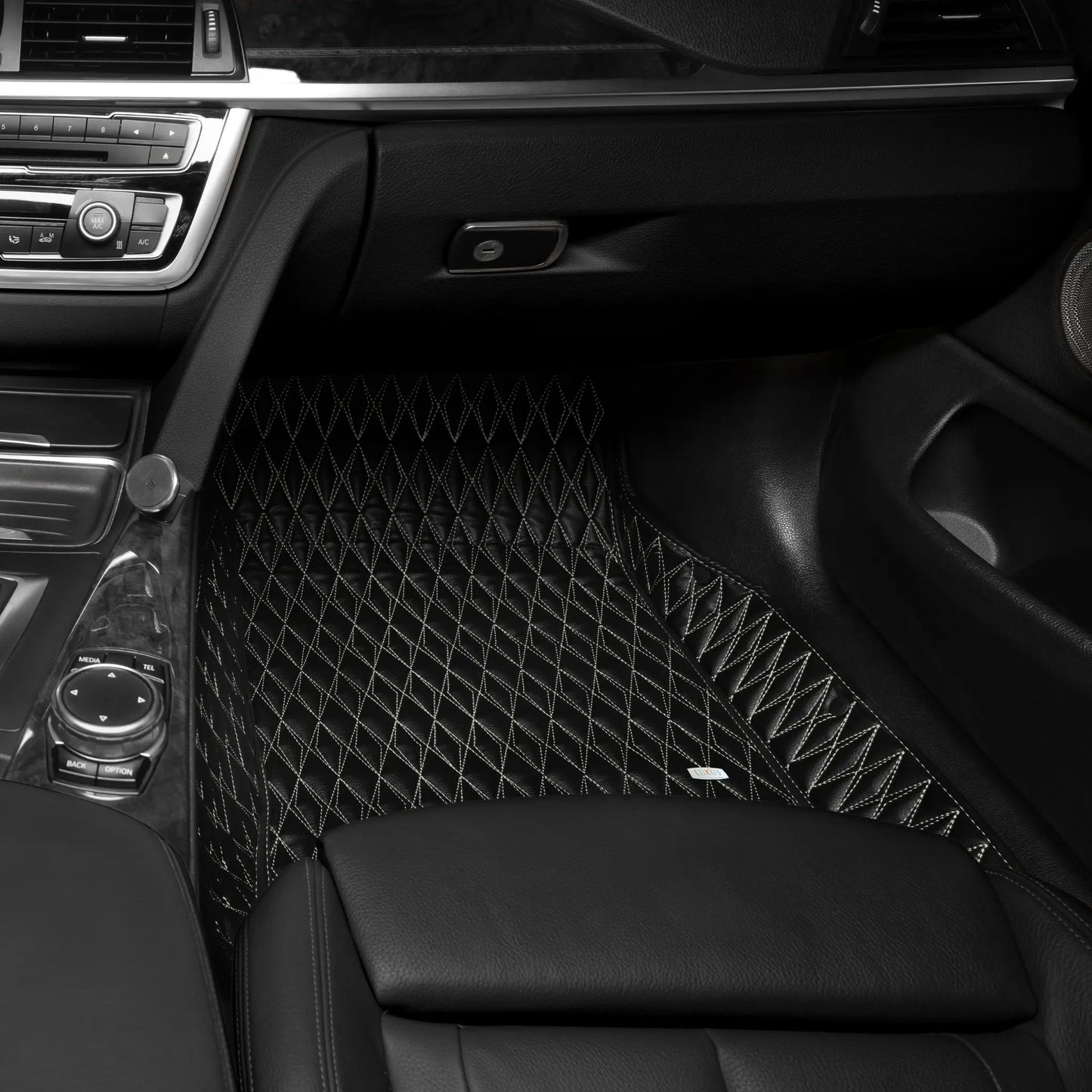 Tapis de Sol 3D sur Mesure Premium Luxus – Motif Double Losange Noir avec Surpiqûres Beiges