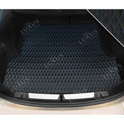 Tapis de Coffre sur Mesure Premium Luxus – Motif Double Losange Noir avec Surpiqûres Bleues