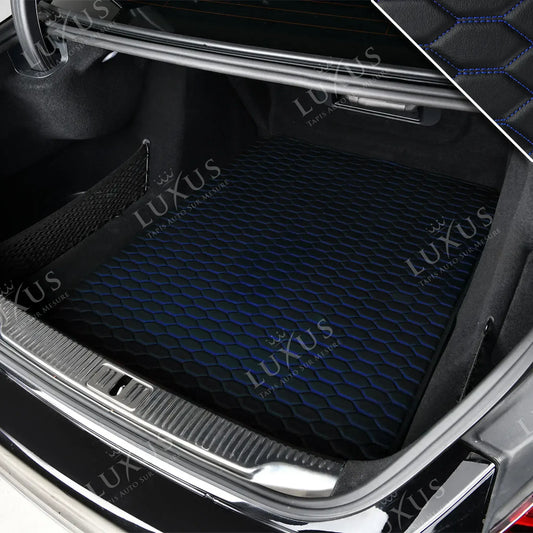 Tapis de Coffre sur Mesure Premium Luxus – Motif Nid d’Abeille Noir avec Surpiqûres Bleues