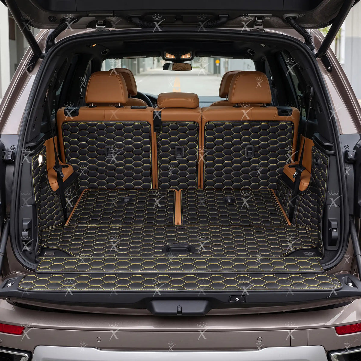 Tapis de Coffre 3D Intégral sur Mesure Premium Luxus – Motif Nid d’Abeille Noir avec Surpiqûres Jaunes